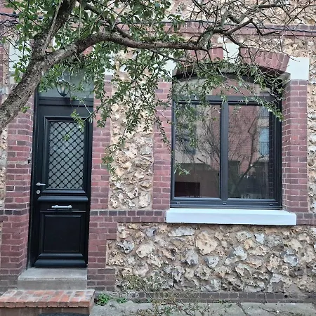 Villa Brique Et Silex Terrasse Jardin Parking Rouen